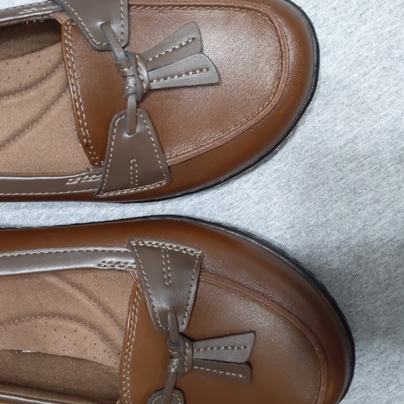 Clarks Women's Brown Loafers Size 8 - Picture 4 of 4